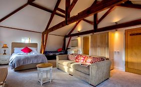 Stylish Studio Suite - Central Location & Free Wifi